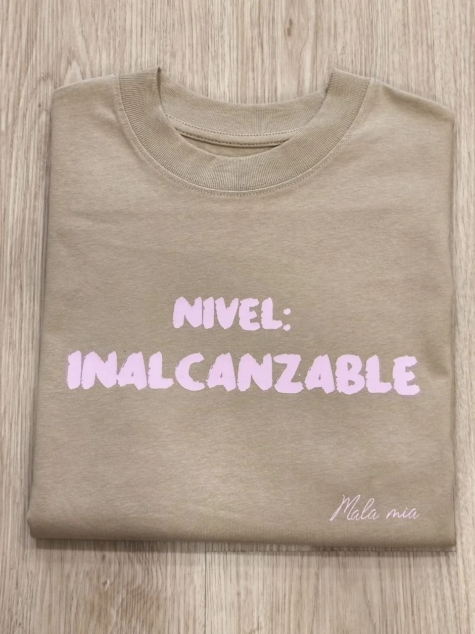 NIVEL: INALCANZABLE - Caqui (texto lila)