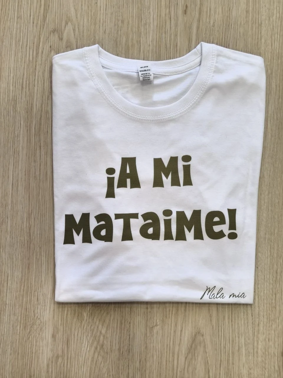 ¡A MI MATAIME! - Blanco (texto caqui)