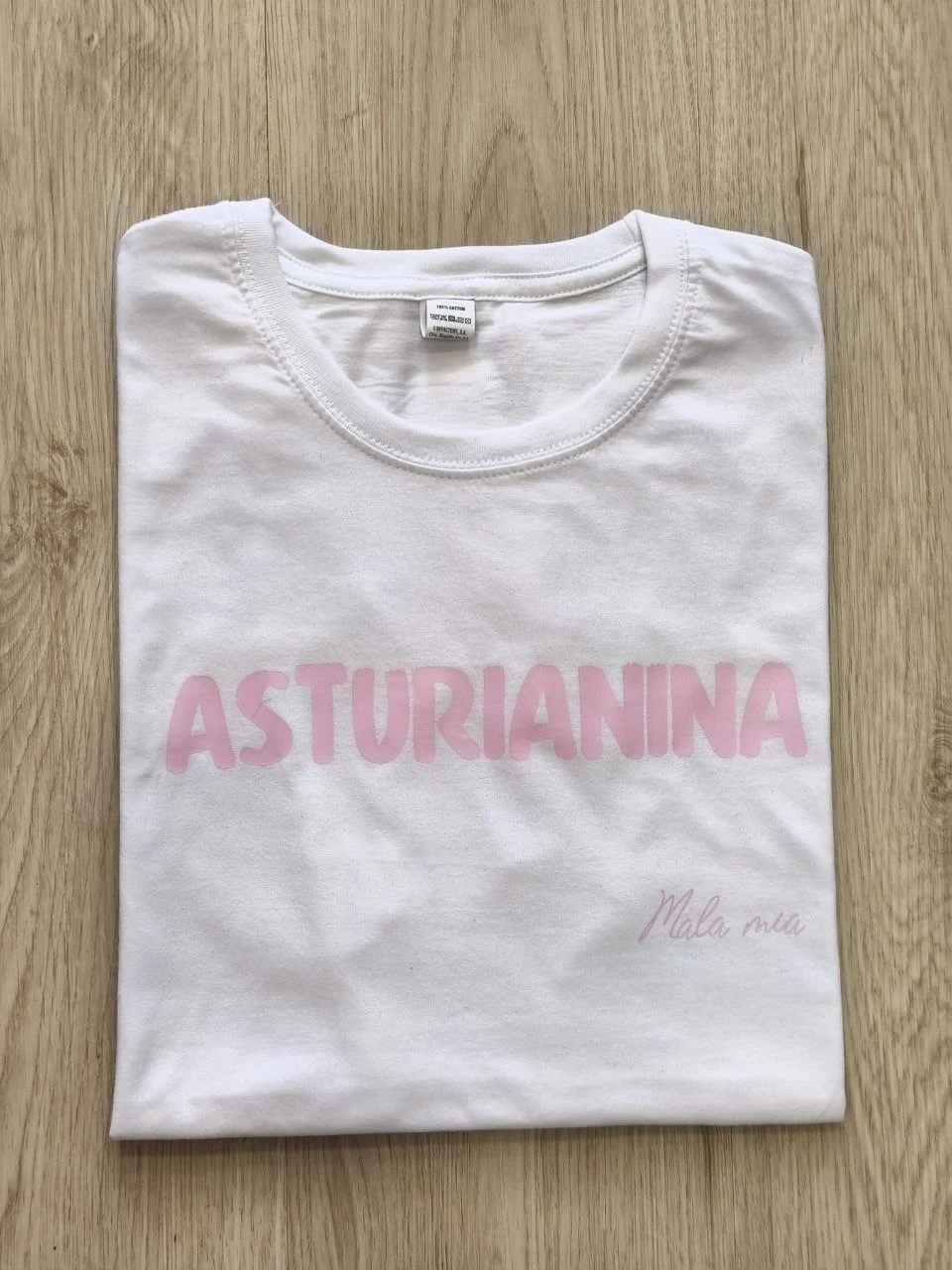 ASTURIANINA - Blanco (texto rosa)