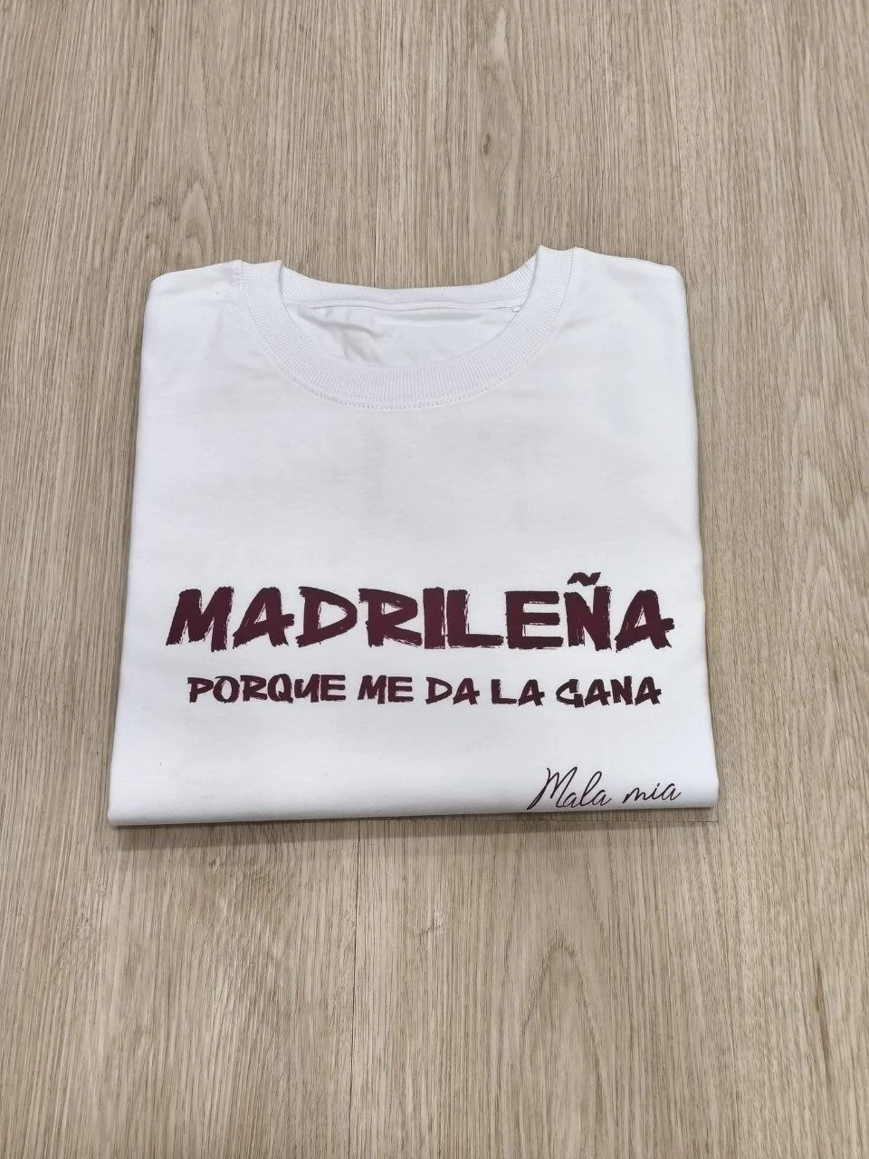 MADRILEÑA porque me da la gana - Blanco (texto granate)