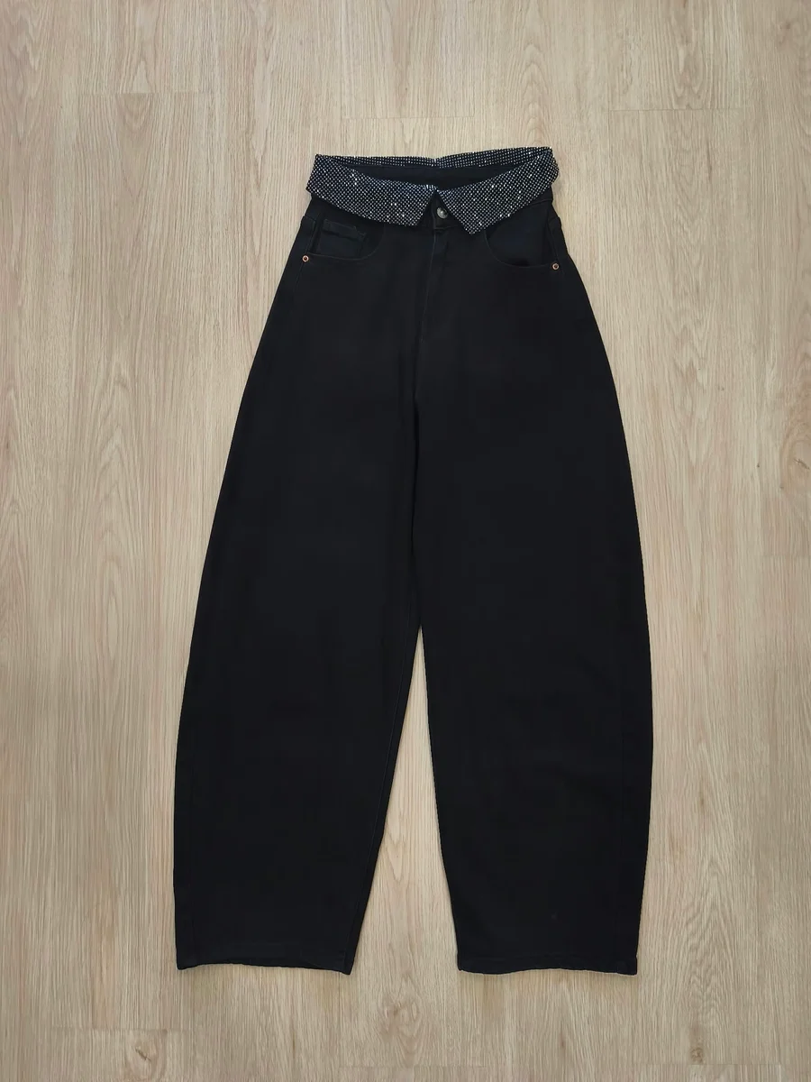 Vaquero barrel con cinturilla de strass - Negro