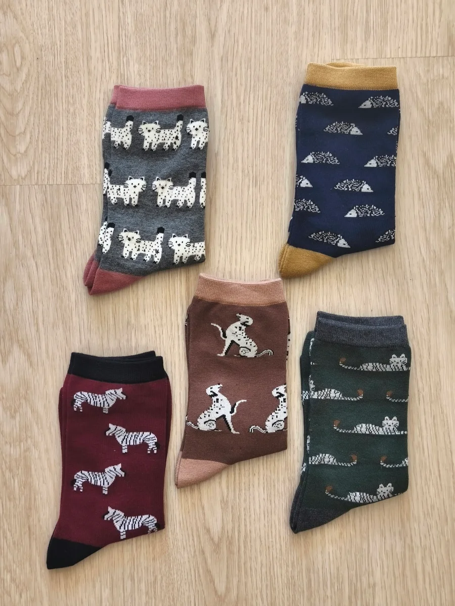 Calcetines de cebras y dálmatas