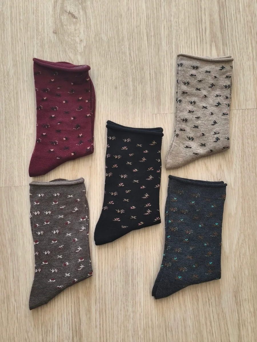 Calcetines brillantes de florecitas