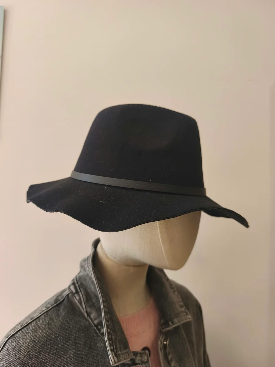 Sombrero de ala flexible con cinta - Negro