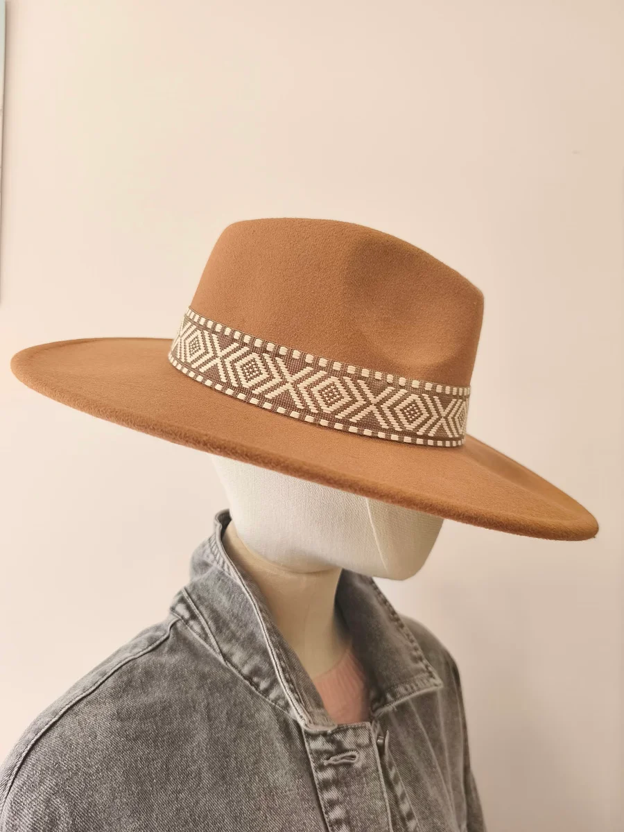 Sombrero de ala ancha con cinta étnica - Camel