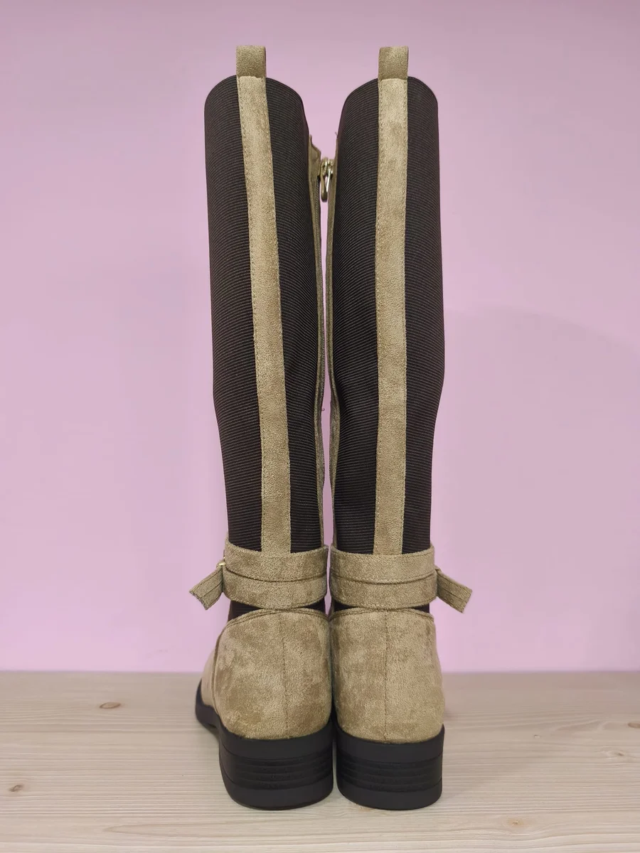 Botas altas de ante con hebilla - Topo