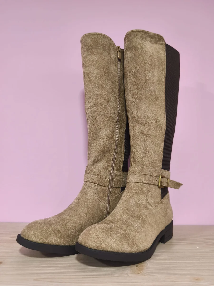Botas altas de ante con hebilla - Topo