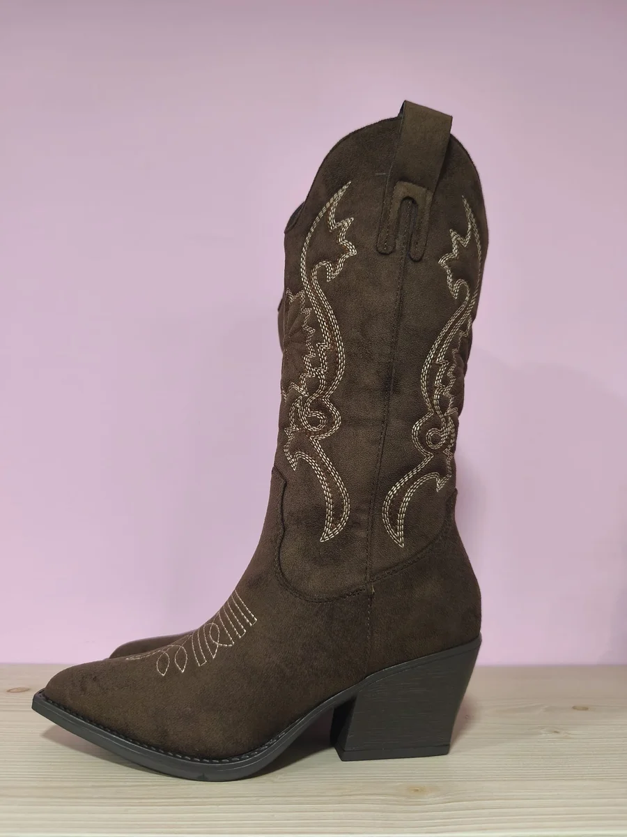Botas camperas bordadas - Marrón