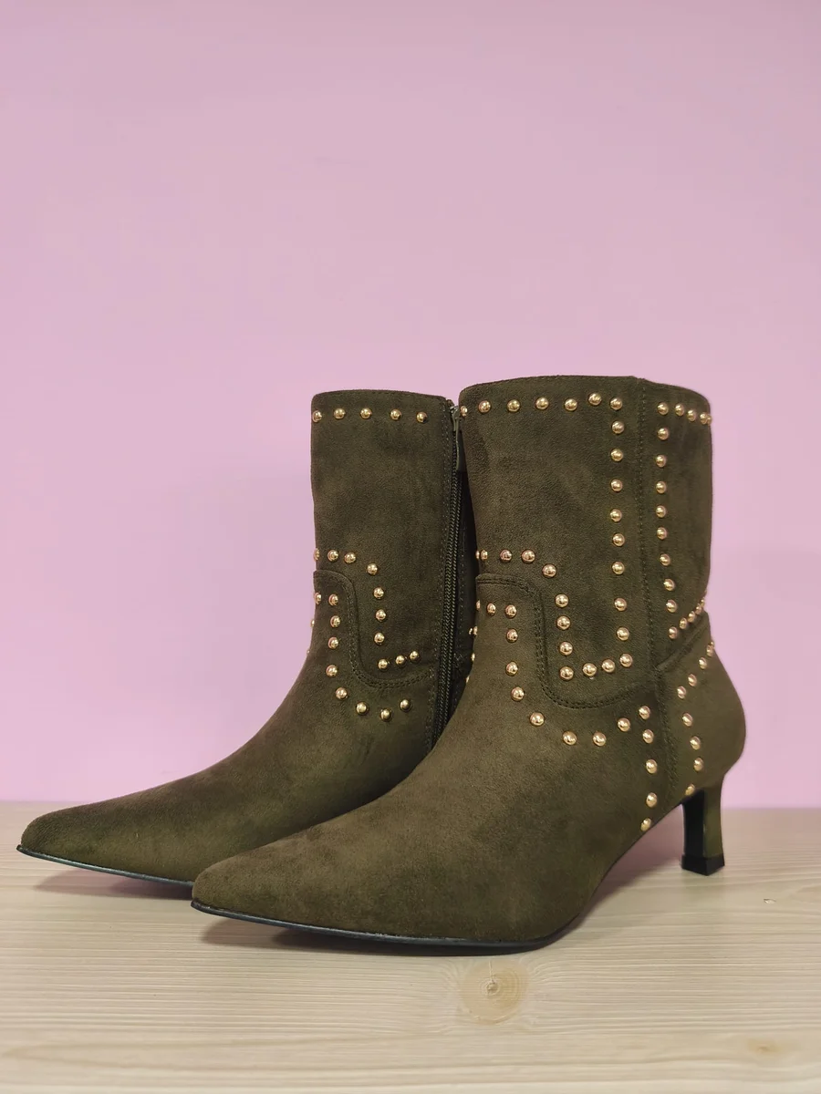 Botines de tacón con tachuelas - Caqui