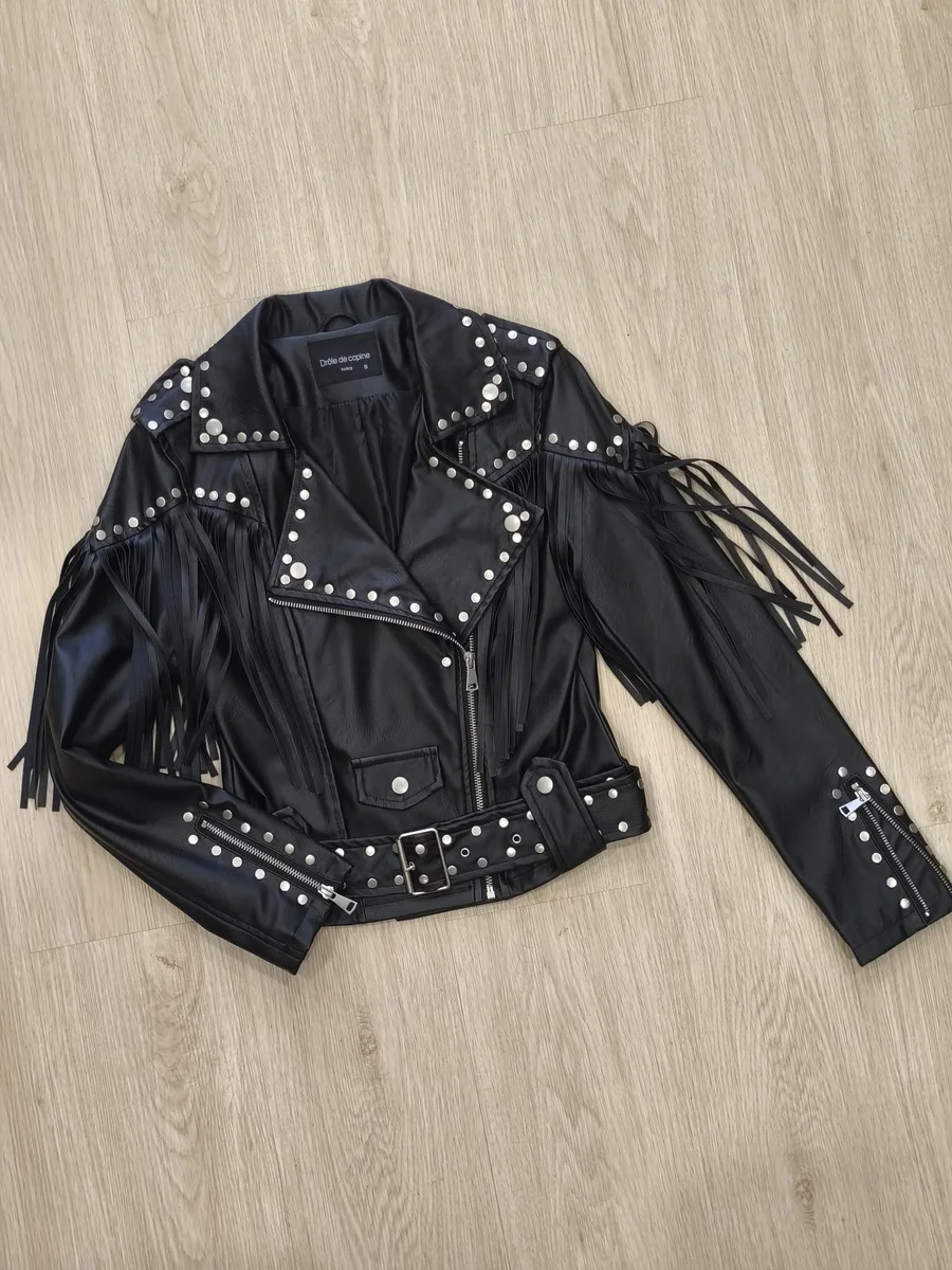 Cazadora biker con tachas y flecos - Negro