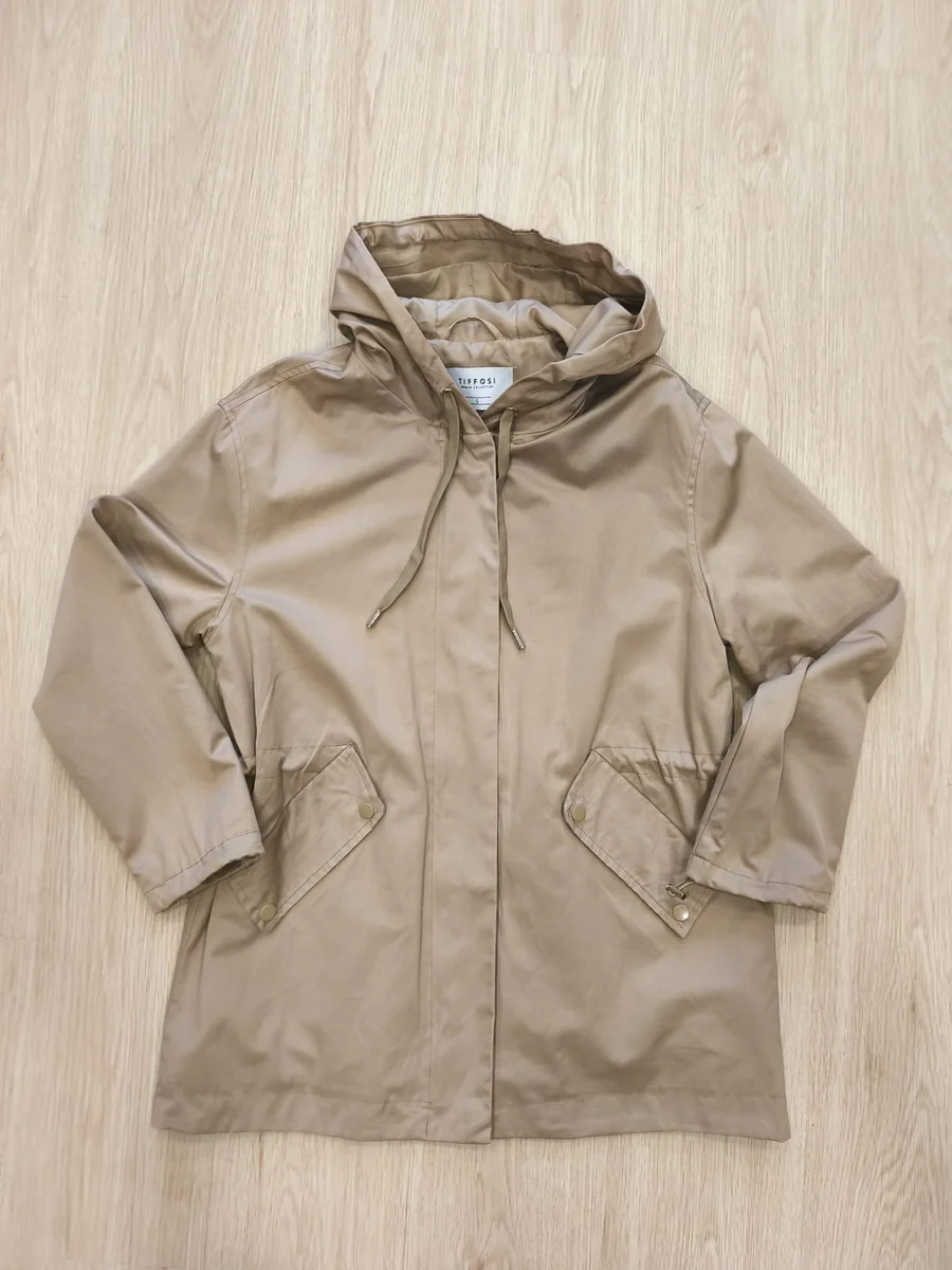 Parka con capucha - Beige