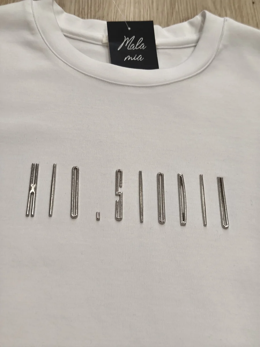 Camiseta con letras metálicas - Blanco