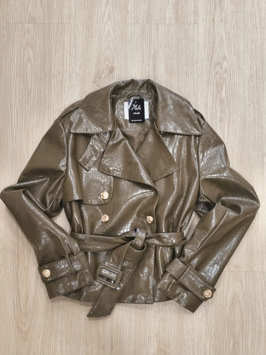 Gabardina corta efecto cocodrilo - Marrón