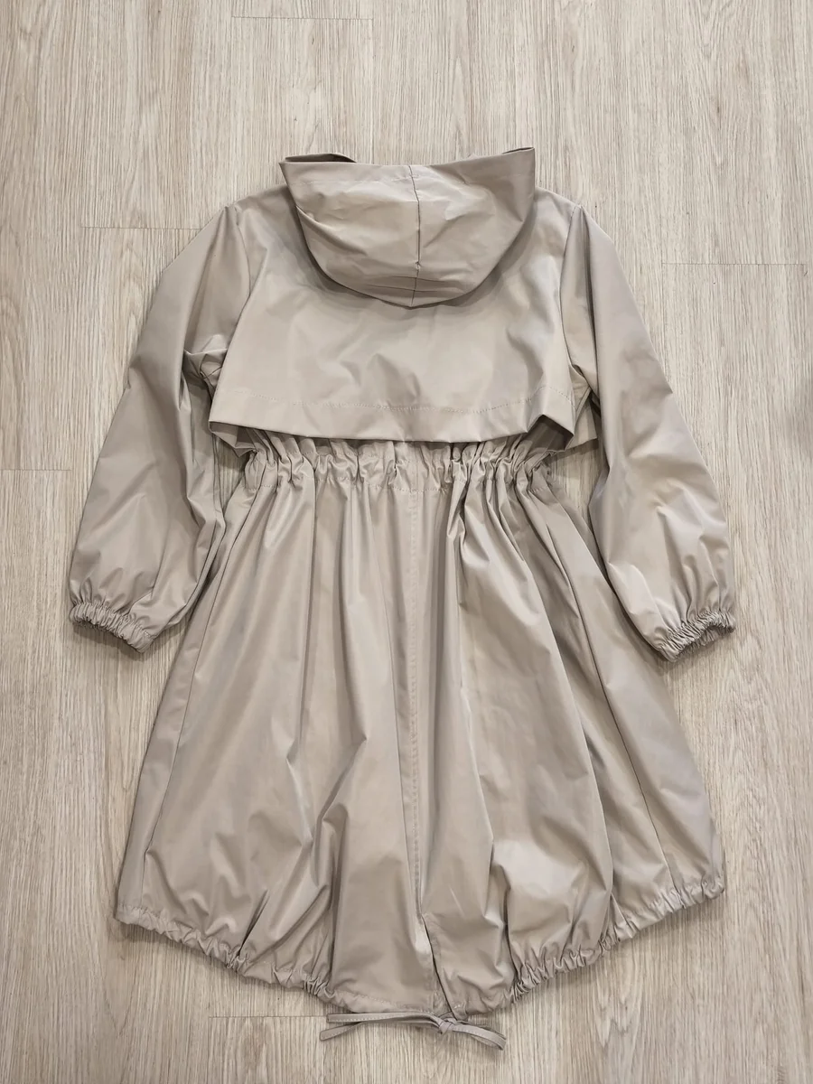 Parka con capucha y cintura ajustable - Beige