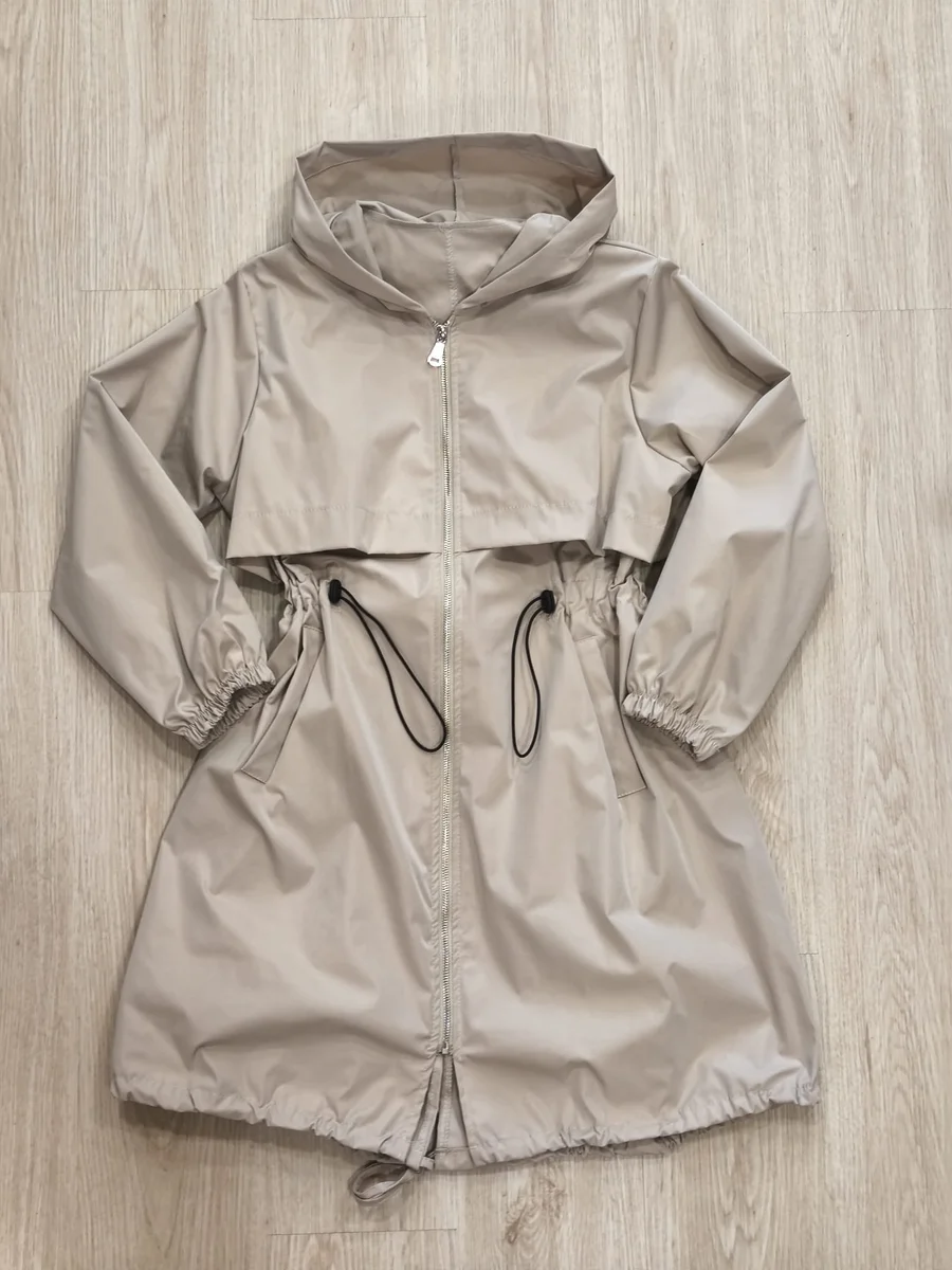 Parka con capucha y cintura ajustable - Beige