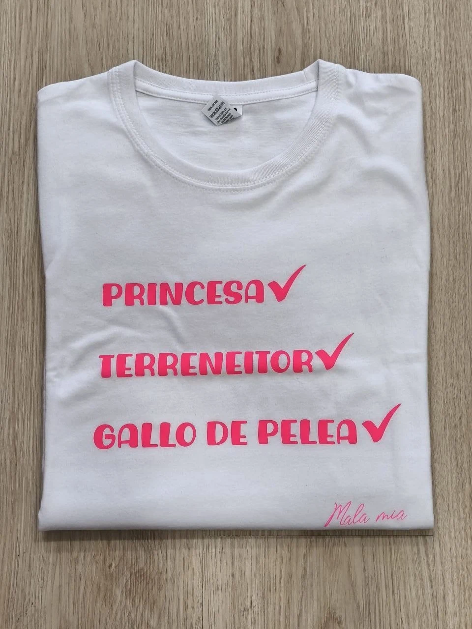 PRINCESA✓ TERRENEITOR✓ GALLO DE PELEA✓ - Blanco (texto rosa)