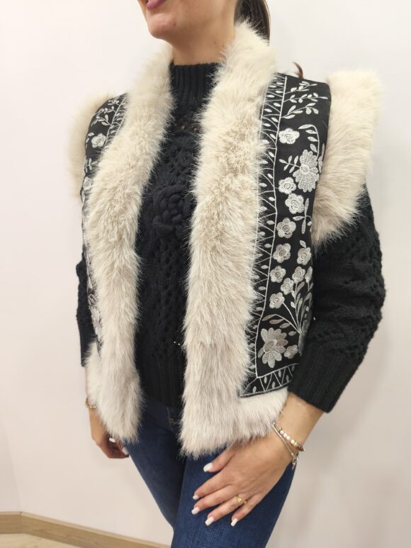 Chaleco antelina bordado