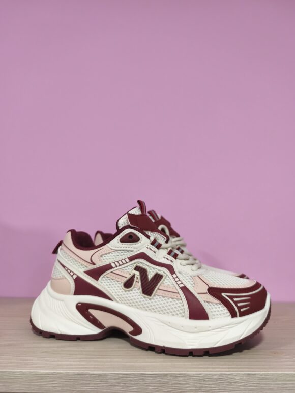 Zapatilla deportiva granate y rosa