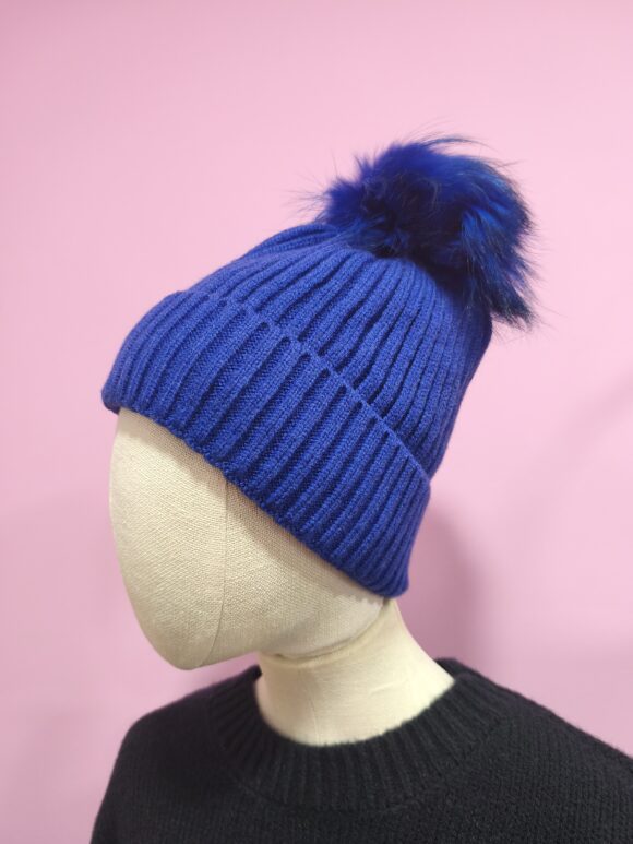 Gorro azul klein pompón extraíble