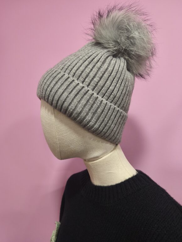 Gorro gris pompón extraíble